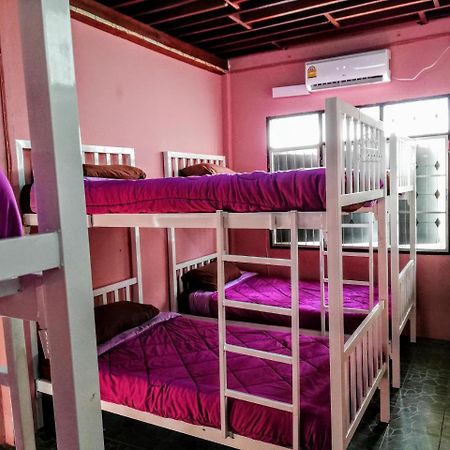 Champion Hostel 2 (Adults Only) Chiang Mai Dış mekan fotoğraf