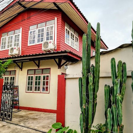 Champion Hostel 2 (Adults Only) Chiang Mai Dış mekan fotoğraf