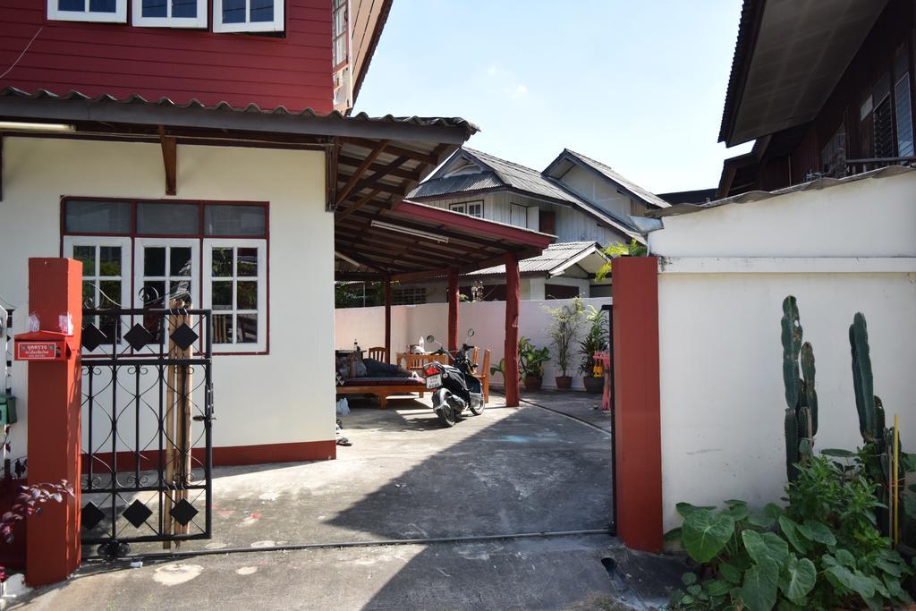 Champion Hostel 2 (Adults Only) Chiang Mai Dış mekan fotoğraf