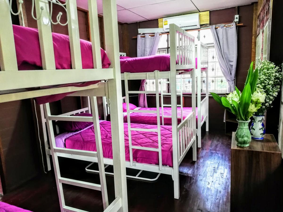 Champion Hostel 2 (Adults Only) Chiang Mai Dış mekan fotoğraf
