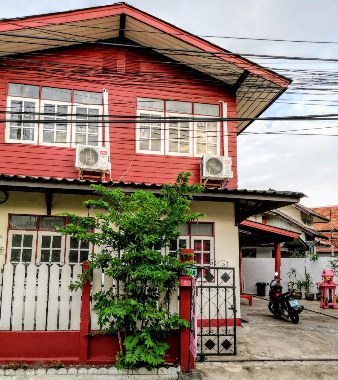 Champion Hostel 2 (Adults Only) Chiang Mai Dış mekan fotoğraf