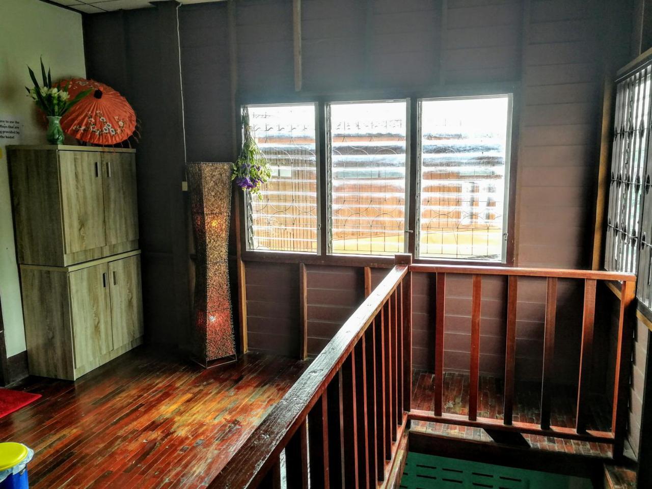 Champion Hostel 2 (Adults Only) Chiang Mai Dış mekan fotoğraf