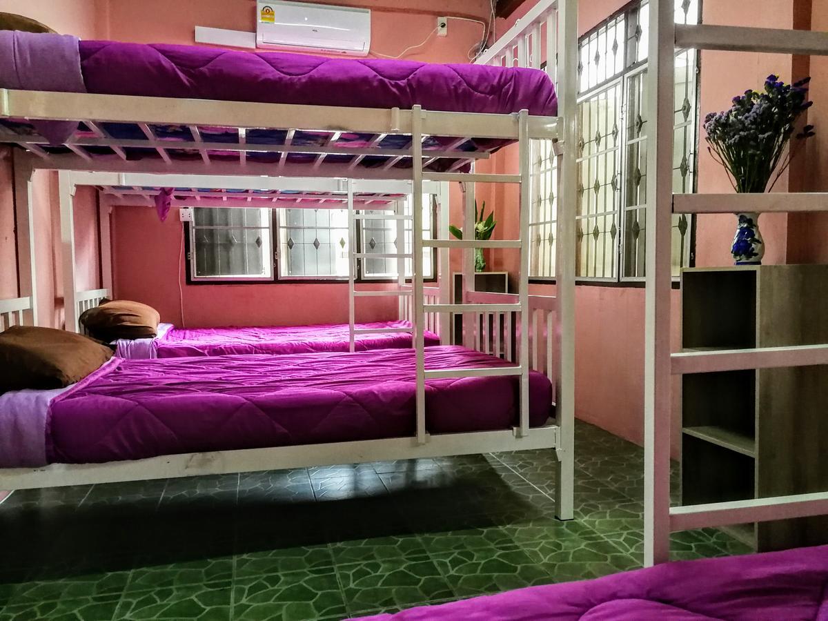 Champion Hostel 2 (Adults Only) Chiang Mai Dış mekan fotoğraf